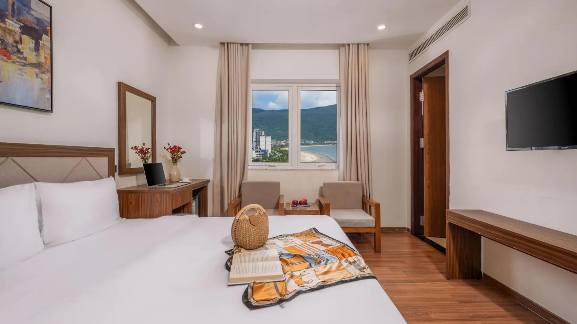 De Lamour Hotel Da Nang 4*,  Vietnam