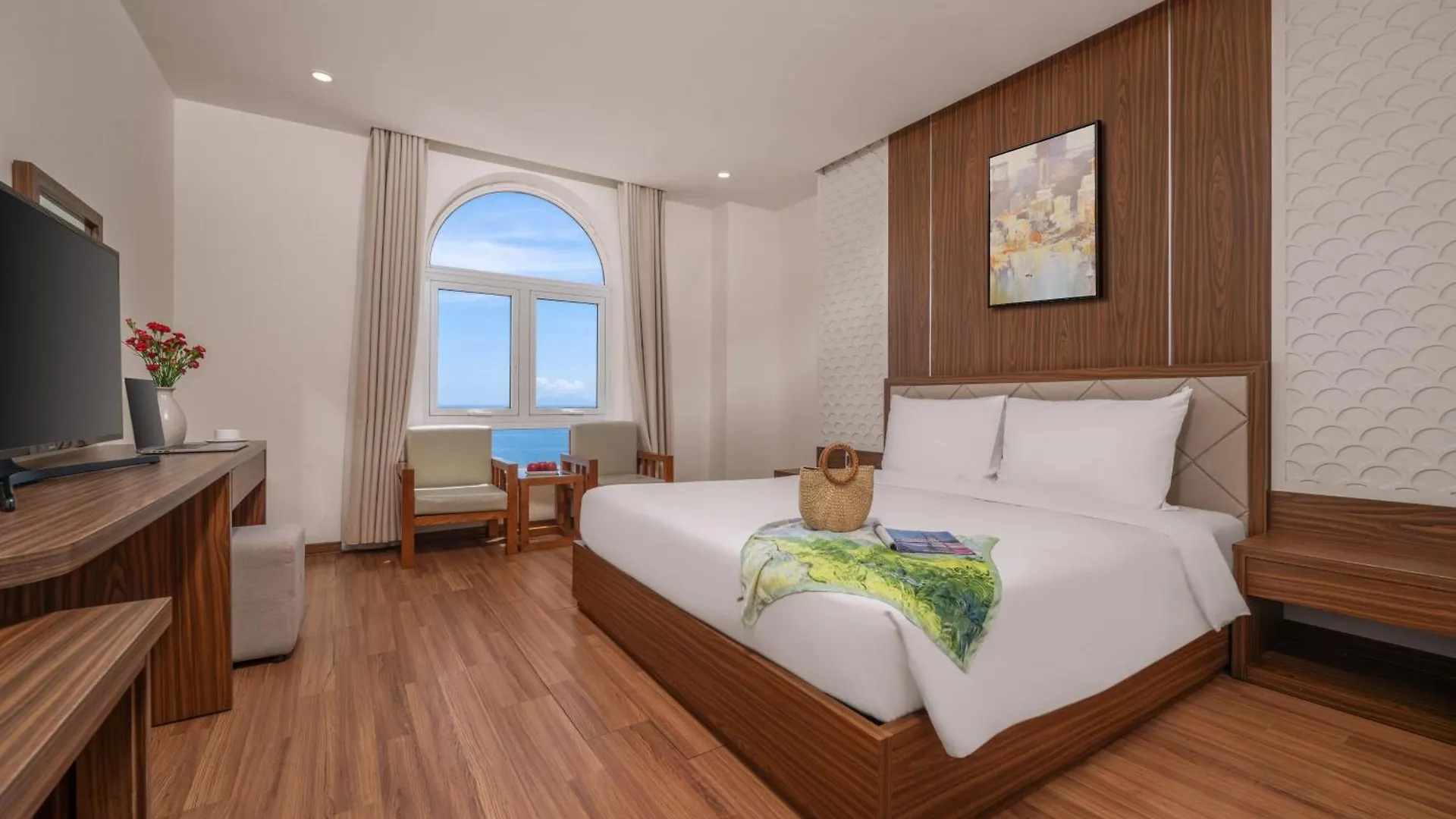 De Lamour Hotel Da Nang contacts